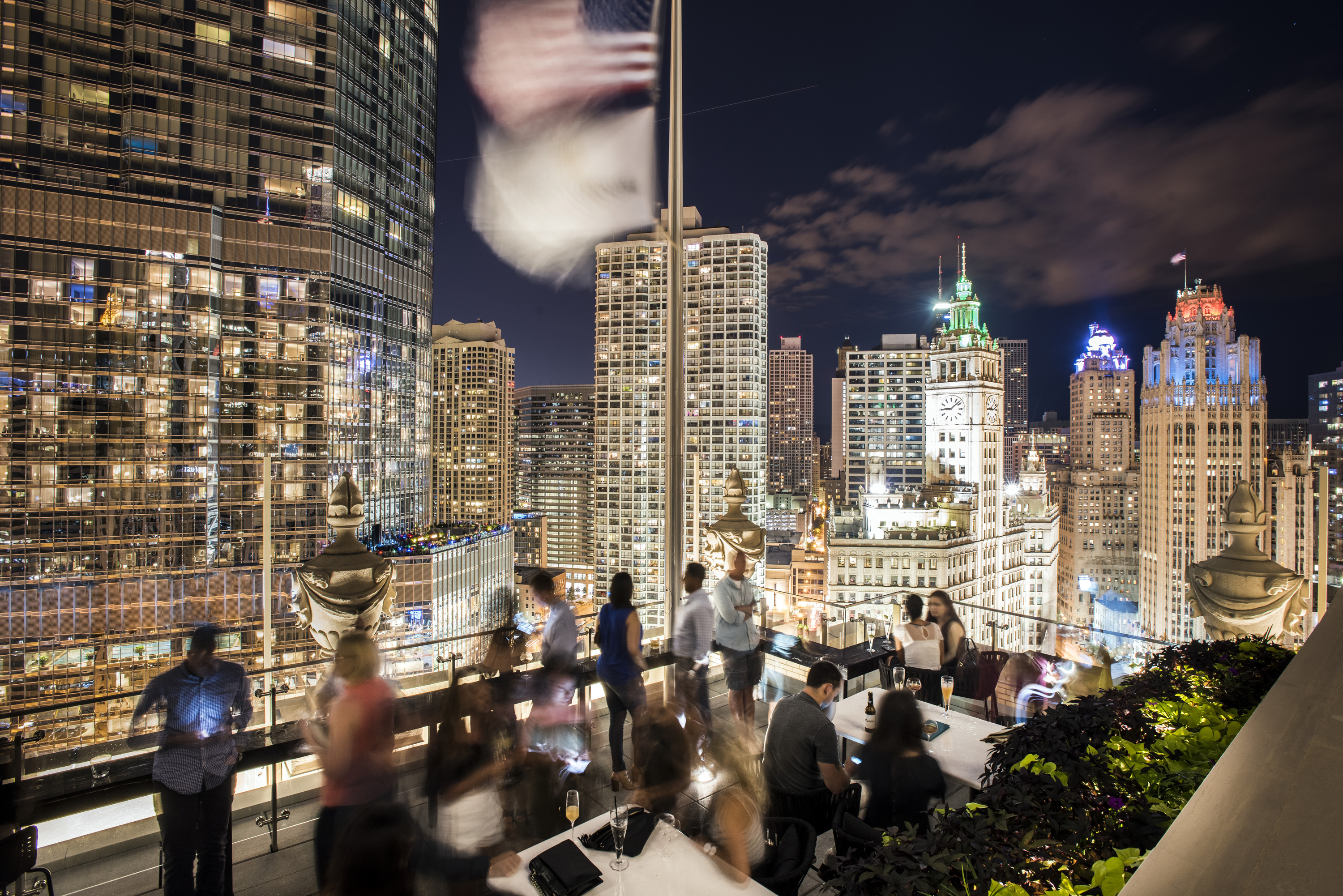Taste of chicago chicago il Chicago is a straight up juggernaut of culture, food and events. For killer burgers to five-star dining head to the West Loop. Go rooftop downtown for drinks and views. Walk and bike the Take in the architecture cruising the Chicago River. Get some laughs at Second City. Breathe in the beauty at Millennium Park.